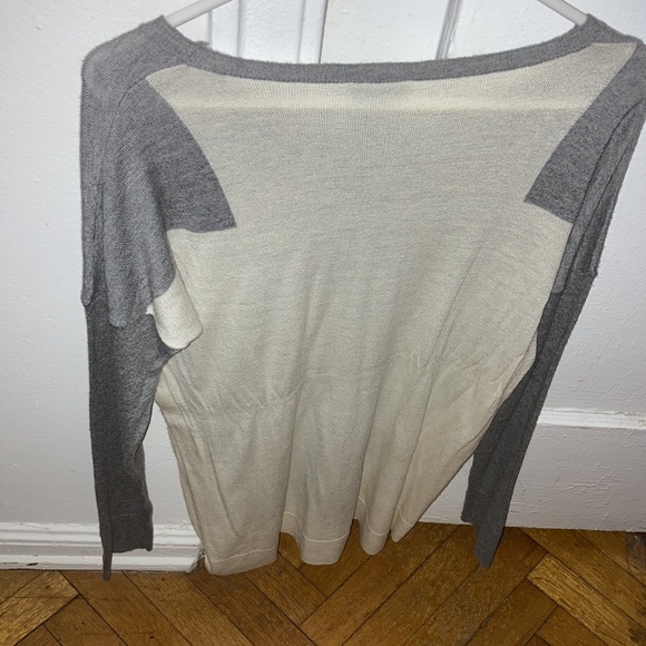 Beautiful c&c grey and white sweater - Picture 3 of 3